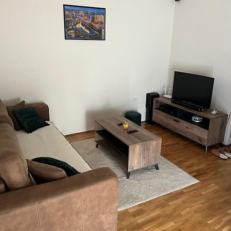 Sad Apartman Nisz Zewnętrze zdjęcie