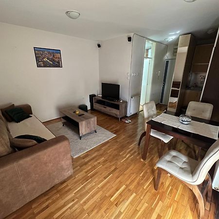 Sad Apartman Nisz Zewnętrze zdjęcie