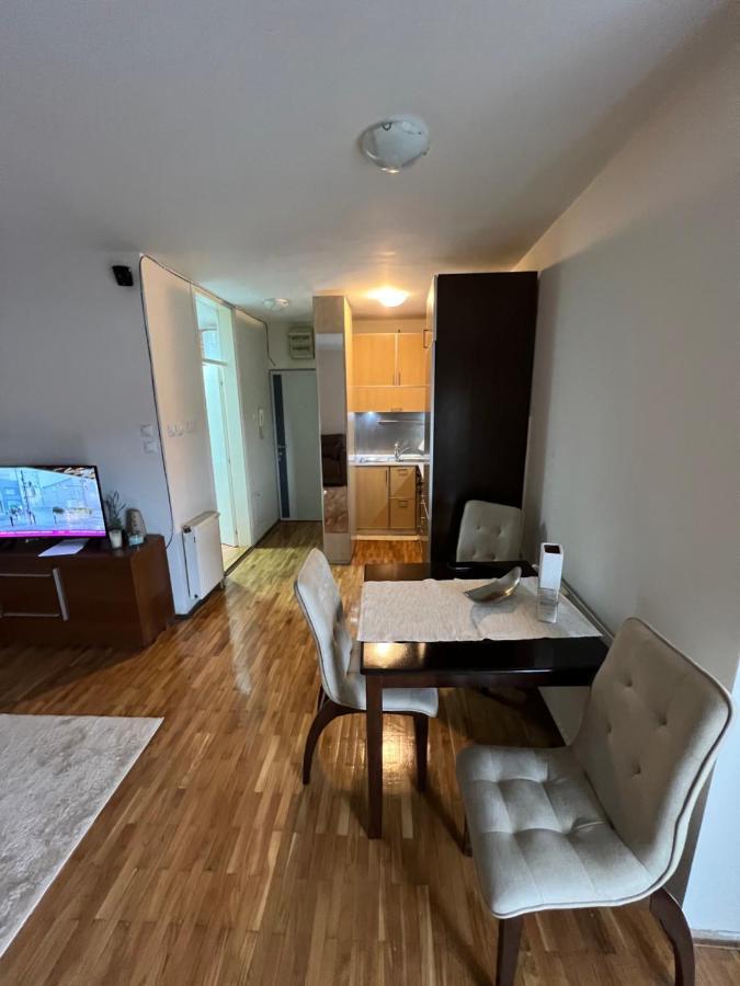 Sad Apartman Nisz Zewnętrze zdjęcie