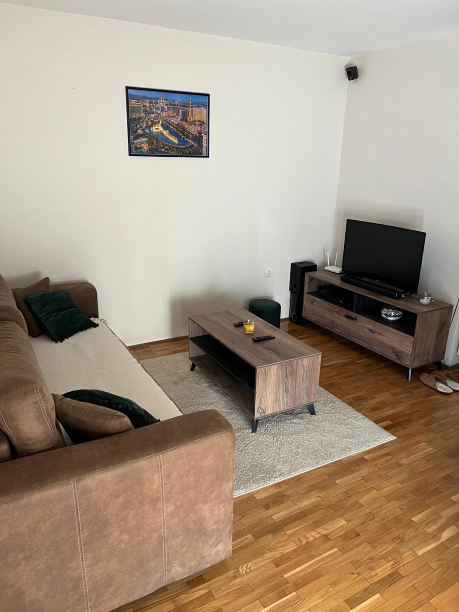 Sad Apartman Nisz Zewnętrze zdjęcie