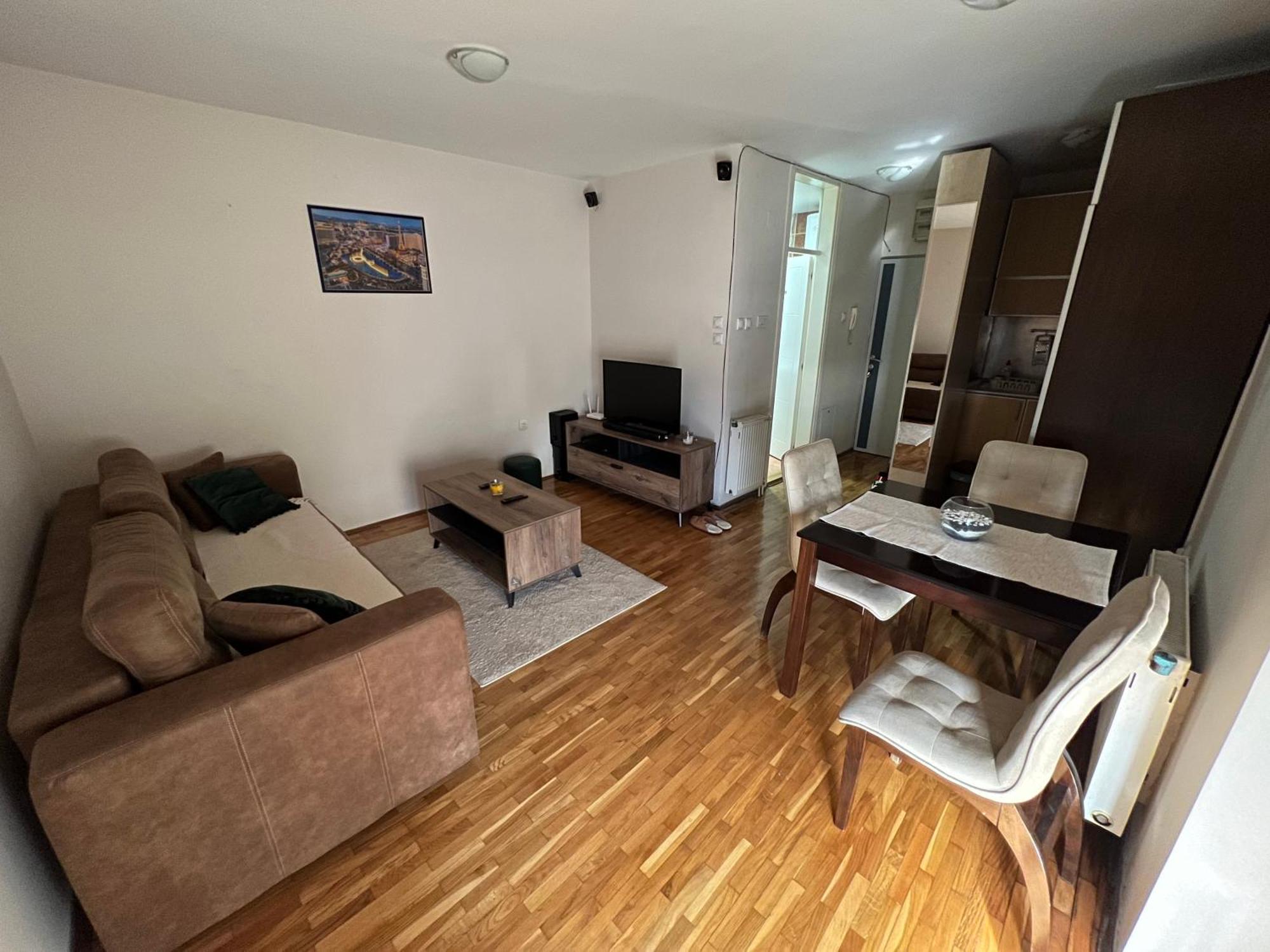 Sad Apartman Nisz Zewnętrze zdjęcie